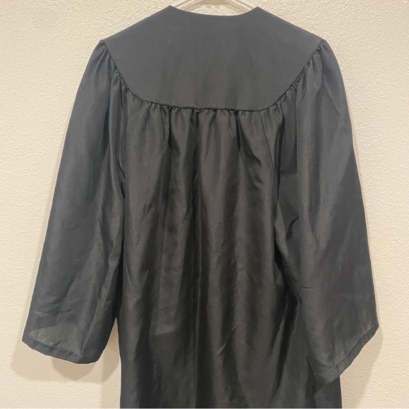oak hall black graduation gown 5’6” - 5’8” - Picture 5 of 9